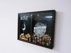 a window with a bottle of wine and a wine sign at Mansão Casa Mais in Aracaju