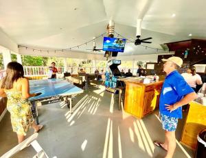 Galeri foto Hummingbird di Utila