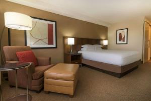 Postel nebo postele na pokoji v ubytování DoubleTree by Hilton Spokane City Center