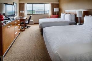 Postel nebo postele na pokoji v ubytování DoubleTree by Hilton Spokane City Center