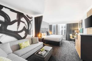 Postel nebo postele na pokoji v ubytování Hilton Motif Seattle + 37 fotografií