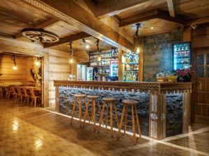 Ο χώρος του lounge ή του μπαρ στο Willa Pod Groniem