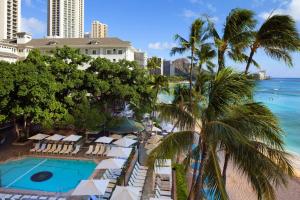 an aerial view of a resort with a swimming pool and the ocean at Moana Surfrider, A Westin Resort & Spa, Waikiki Beach in Honolulu