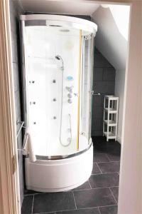 Ένα μπάνιο στο Large Detached Villa +27 φωτογραφίες