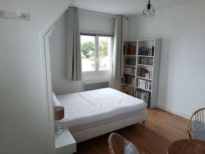 Ένα ή περισσότερα κρεβάτια σε δωμάτιο στο Villa Belle Vie à 30 mètres de la plage