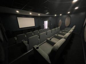 Khu vực ghế ngồi tại The Blyde Luxury Retreat +23 ảnh