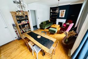 a living room with a dining room table and chairs at Nice apartment with wifi near town center and Wine Museum in Bordeaux