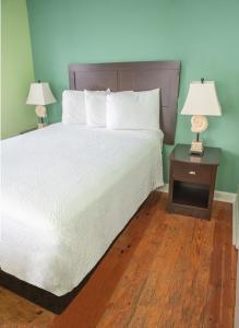 Postel nebo postele na pokoji v ubytování South Beach Apartment Ocean City, MD