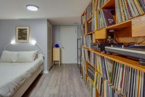 Postel nebo postele na pokoji v ubytování Pet-Friendly Staatsburg Studio - Near State Park