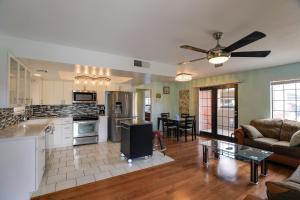 A kitchen or kitchenette at Las Vegas Townhome with Community Pool and Hot Tubs!