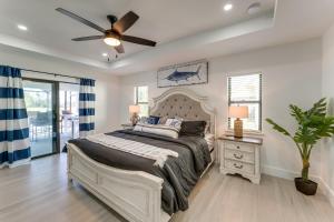 Postel nebo postele na pokoji v ubytování Private Pool and Grill Cape Coral Vacation Rental! + 28 fotografií