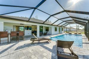 Bazén v ubytování Private Pool and Grill Cape Coral Vacation Rental! nebo v jeho okolí