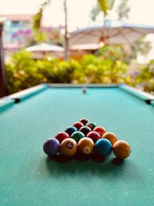 a group of balls on a pool table at La Dolce Vita Flat & Pousada in Praia do Frances