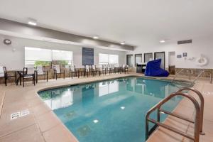 Swimming pool sa o malapit sa Best Western Sycamore Inn