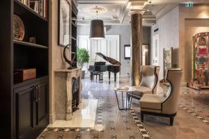 Posezení v ubytování The Bank Hotel Istanbul, a Member of Design Hotels