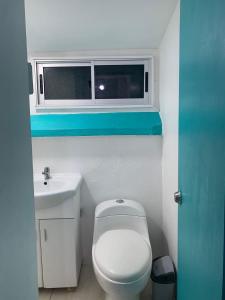 Vonios kambarys apgyvendinimo įstaigoje Hostal Colors Bellavista