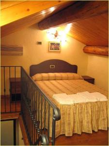 MorrovalleにあるAgriturismo Il Casaleのベッドルーム1室(ベッド1台付)
