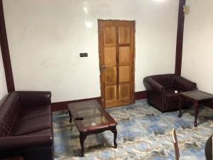 a living room with a couch and a table and a door at CHEZ NDAYE AMY in Dakar
