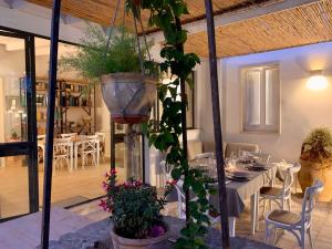 A restaurant or other place to eat at B&B Don Alessandro