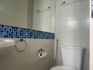 a bathroom with a toilet and a sink at Deslumbrante Vista Mar na Praia de Copacabana in Rio de Janeiro