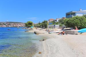 Fotografia z galérie ubytovania Family friendly apartments with a swimming pool Okrug Gornji, Ciovo - 10401 v Trogiri