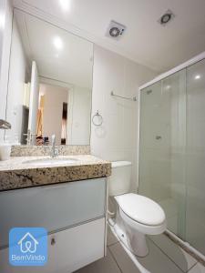 Bathroom sa Apartamento Completo e Aconchegante com Vista Mar