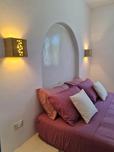 Łóżko lub łóżka w pokoju w obiekcie Tilos Villa