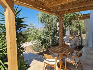 Ogród w obiekcie Tilos Villa