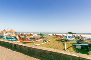 a bunch of boats are lined up on the beach at Jero Harum Homestay in Krambitan