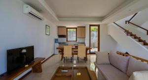 a living room with a couch and a table at Vivo Villas - Villa Vivo in Uluwatu