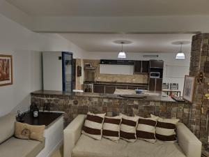 Η κουζίνα ή μικρή κουζίνα στο Las Tres Herraduras - Casa de Campo +15 φωτογραφίες