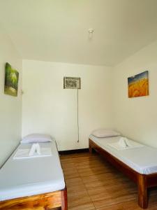Postel nebo postele na pokoji v ubytování 3 Sisters Guest House 1