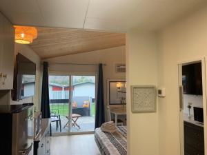 Destination Inn Cache Creek tesisinde mutfak veya mini mutfak