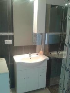 a bathroom with a white sink and a mirror at Apartman Halex Centrum City aupark in Piešťany +21 photos