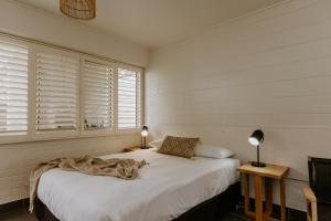 Postel nebo postele na pokoji v ubytování Yeppoon Surfside Motel