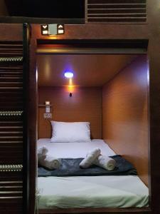 Postelja oz. postelje v sobi nastanitve Attic Capsule Hotel