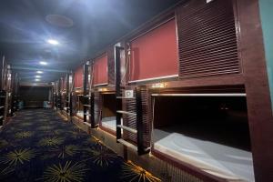 Postelja oz. postelje v sobi nastanitve Attic Capsule Hotel