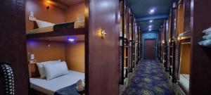 Kopalnica v nastanitvi Attic Capsule Hotel