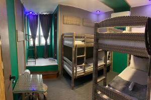 Postelja oz. postelje v sobi nastanitve Attic Capsule Hotel