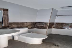 Kopalnica v nastanitvi Attic Capsule Hotel