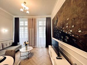 a living room with a large painting on the wall at HO!HOUSE Bulwar Staromiejski in Wrocław