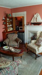Gallery image of Burbank Rose Inn Bed & Breakfast in Newport