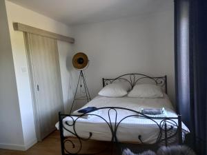 Łóżko lub łóżka w pokoju w obiekcie Motel Leon