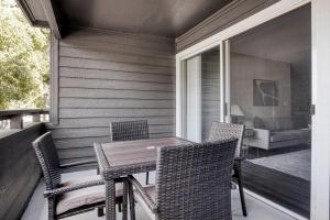 Φωτογραφία από το άλμπουμ του Sunnyvale 3BR w Gym Pool Parking nr freeways SFO-636 σε Σανιβέιλ