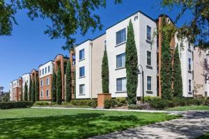 a row of apartment buildings with trees and grass at San Mateo 2BR w Pool Gym easy highway access SFO-713 in Foster City