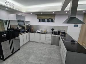 Kuchyň nebo kuchyňský kout v ubytování Villa La Preneuse
