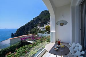 a balcony with a table and a view of the ocean at Hotel Montemare in Positano