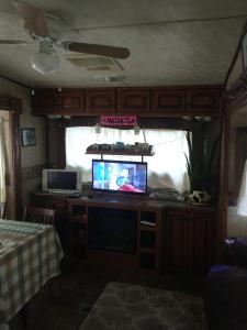 TV a/nebo společenská místnost v ubytování Flor de pino