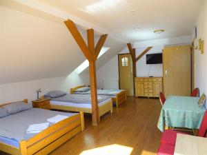 a room with two beds and a tv in it at Mimoza Gospodarstwo Agroturystyczne in Bartoszyce