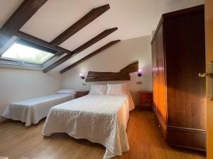 A bed or beds in a room at Hotel Apartamentos Barrau